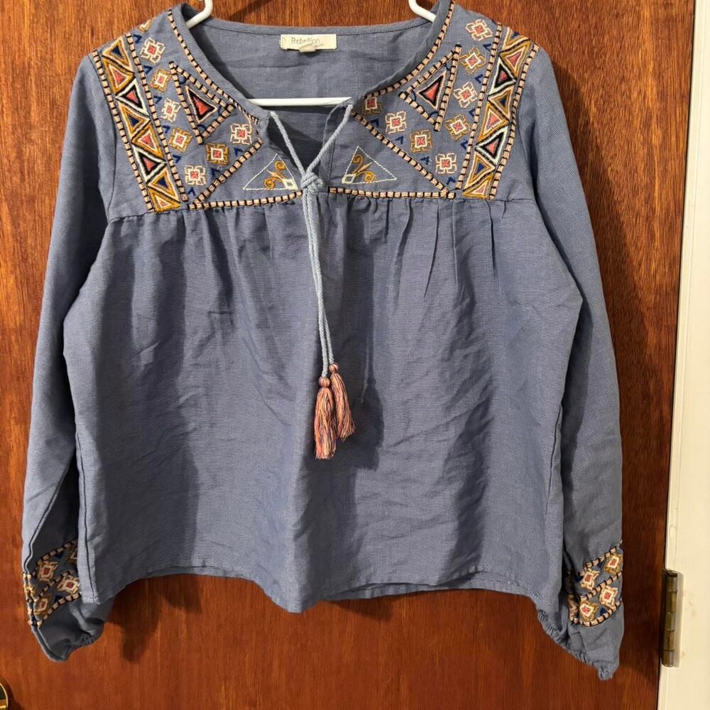 Rebellion Again Women's Top Size Large